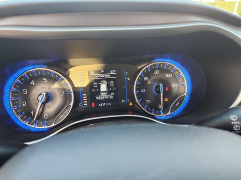 Used 2023 Chrysler Voyager LX image 41