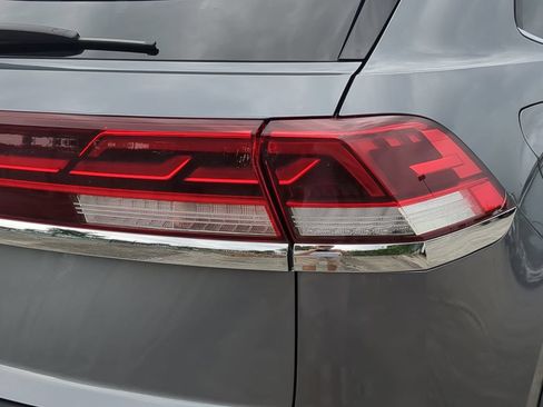 Certified 2024 Volkswagen Atlas Cross Sport SE FWD image 8