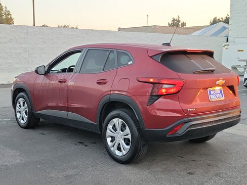Used 2025 Chevrolet Trax LS image 28