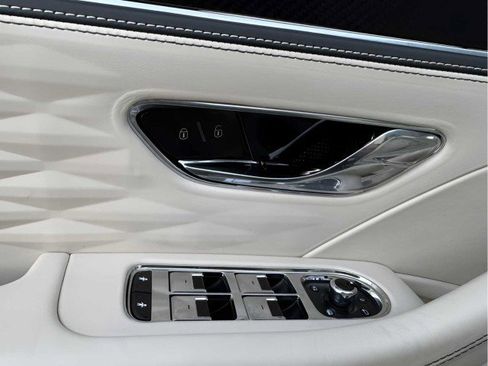 Used 2022 Bentley Flying Spur W12 image 24