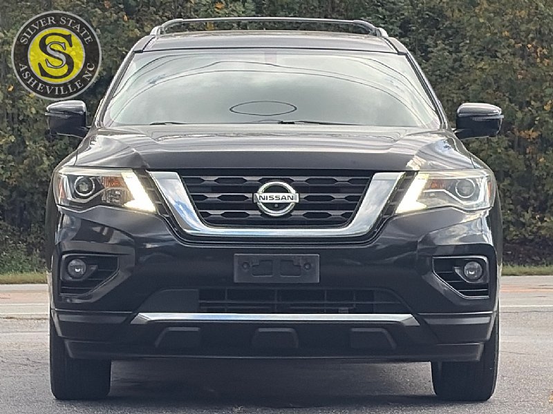 Used 2017 Nissan Pathfinder Platinum w/ Family Entertainment Package AWD/4WD image 2