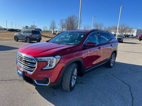 Used 2022 GMC Terrain SLT w/ Infotainment Package II image 3