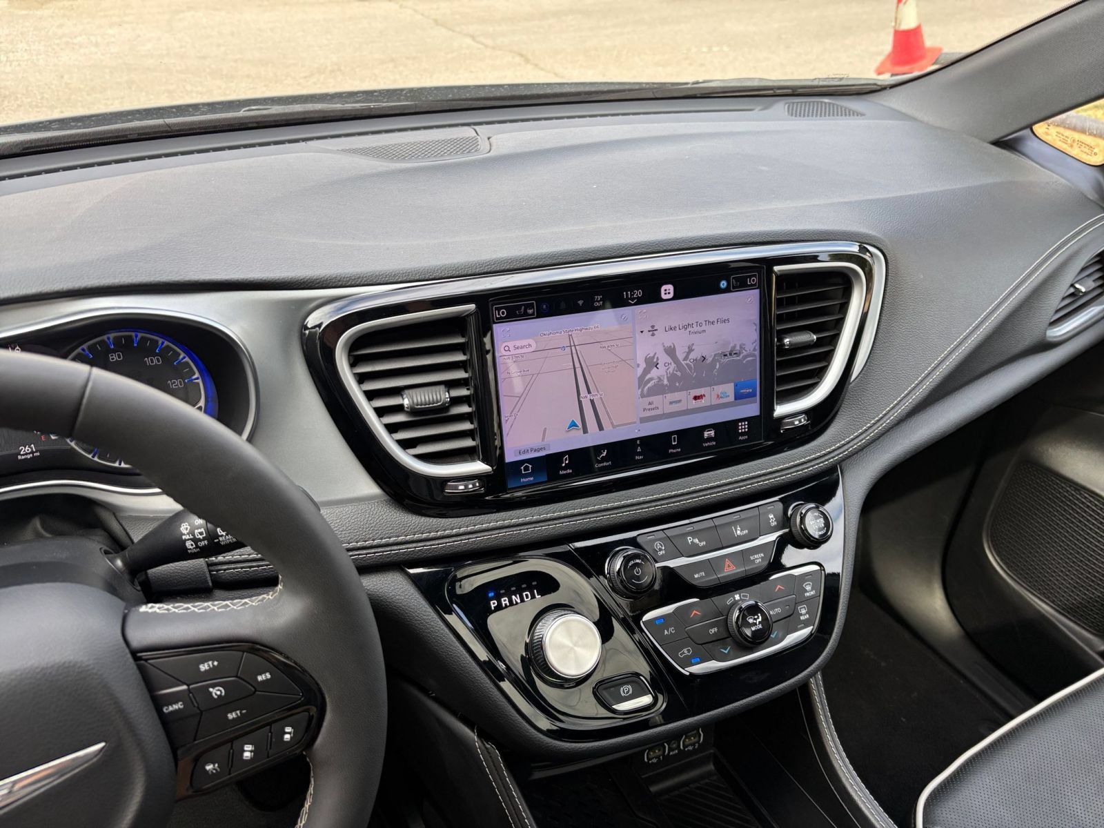 Used 2025 Chrysler Pacifica Limited FWD image 16