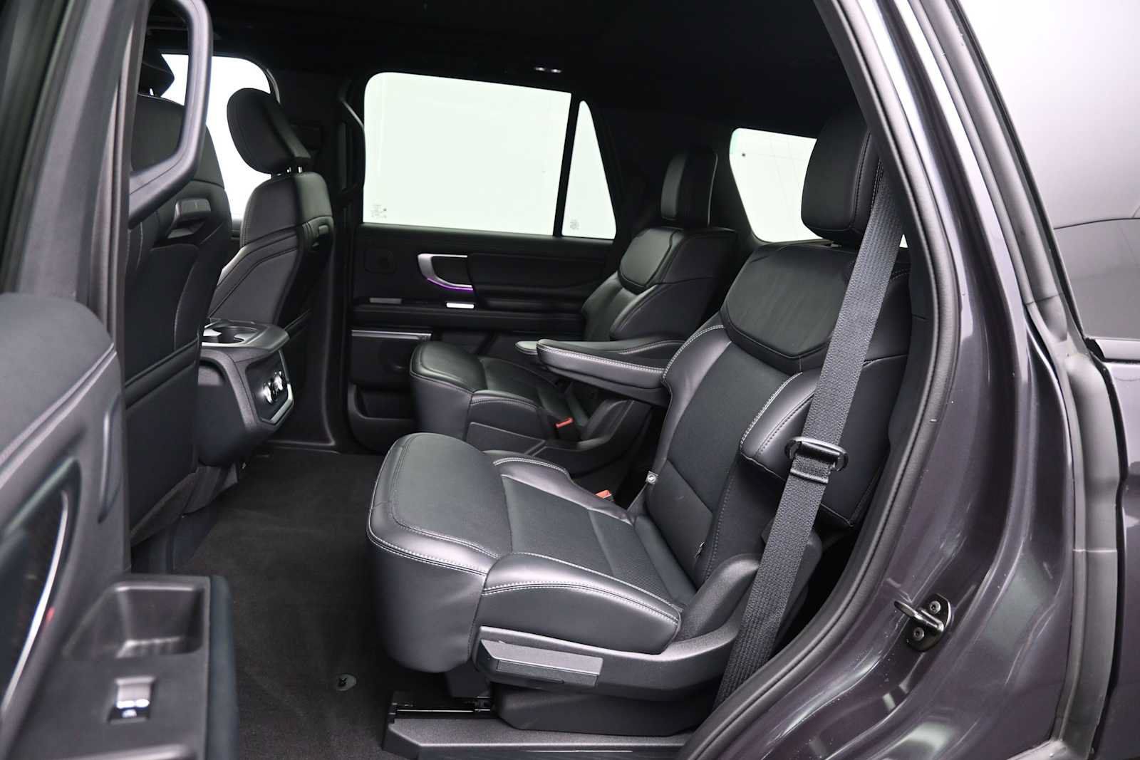 Used 2025 Ford Expedition Platinum w/ Stealth Performance Package AWD/4WD image 28