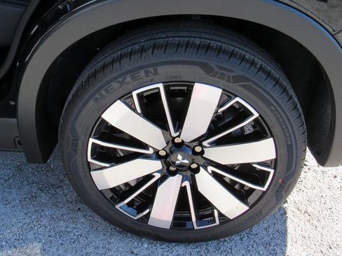 New 2025 Mitsubishi Outlander SE image 7