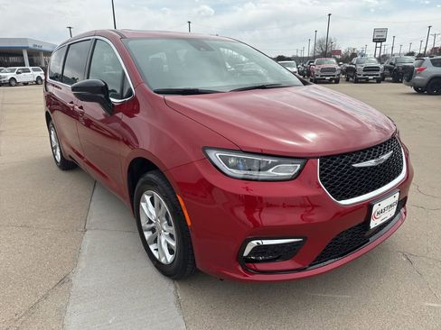 New 2026 Chrysler Pacifica Select image 9