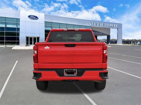Used 2024 Chevrolet Silverado 1500 Custom image 3