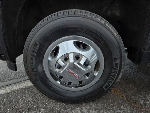 Used 2024 GMC Sierra 3500 SLE w/ SLE Convenience Package image 7