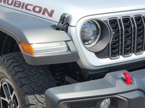 Used 2024 Jeep Wrangler Unlimited Rubicon AWD/4WD image 10