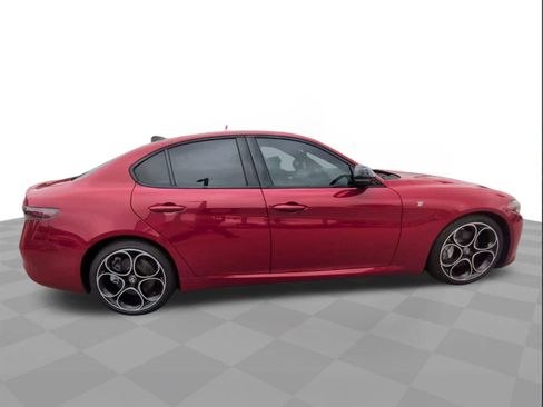 Used 2024 Alfa Romeo Giulia Ti image 9