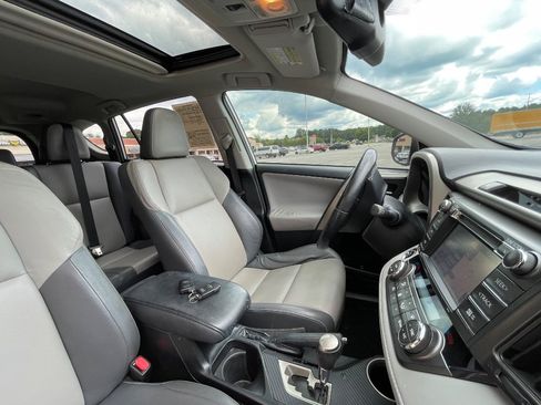 Used 2014 Toyota RAV4 Limited AWD/4WD image 25