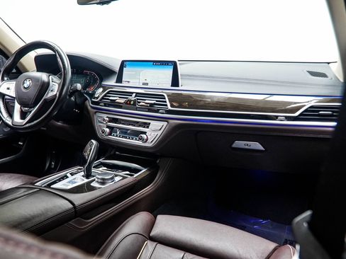 Used 2022 BMW 750i xDrive w/ Luxury Rear Seating Package AWD/4WD image 20