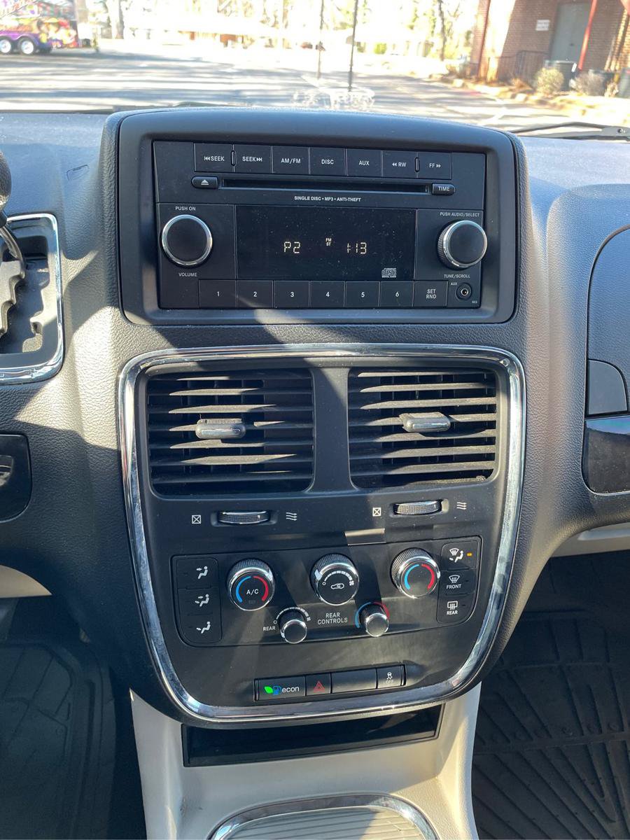 Used 2012 Dodge Grand Caravan SXT FWD image 16