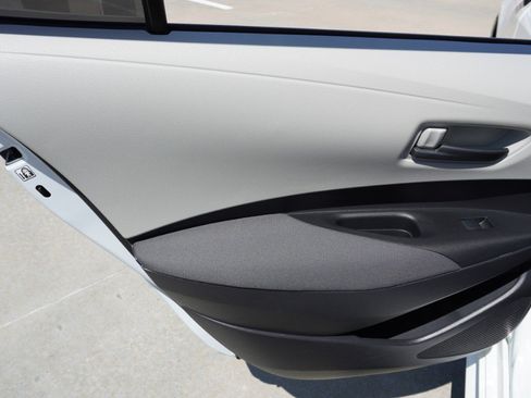 Used 2022 Toyota Corolla LE FWD image 31