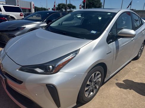 Used 2019 Toyota Prius XLE w/ Advanced Technology Package FWD image 3