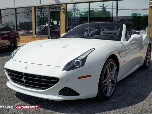 Used 2015 Ferrari California T RWD image 3
