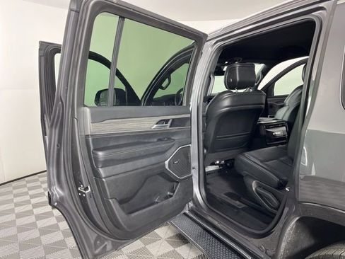 Used 2024 Jeep Wagoneer Series II w/ Flexible Seating Group image 40