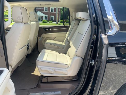 Used 2023 GMC Yukon XL Denali AWD/4WD image 24