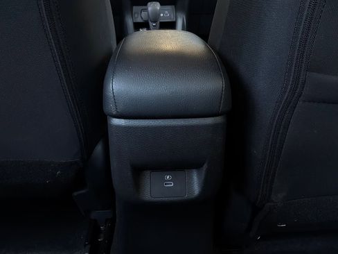 Used 2025 Nissan Versa SV FWD image 12