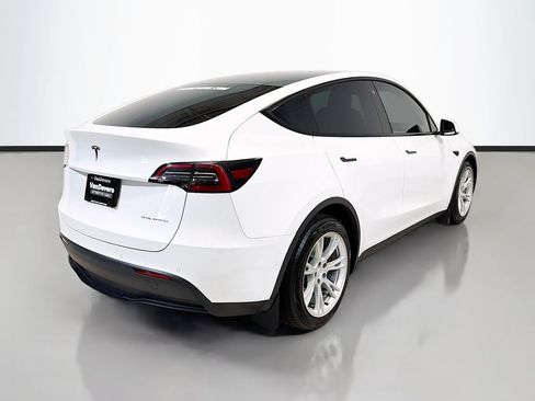 Used 2021 Tesla Model Y Long Range AWD/4WD image 8