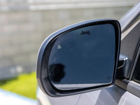 Used 2018 Jeep Compass Latitude w/ Popular Equipment Group FWD image 15