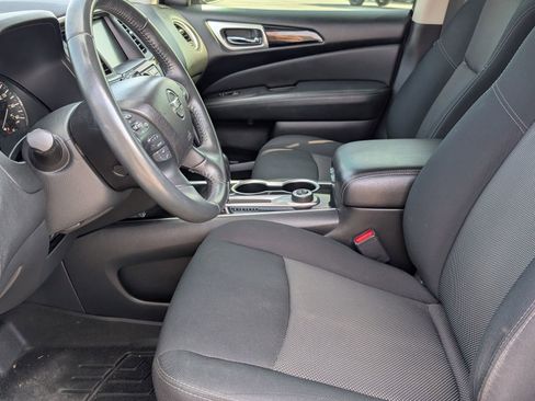 Used 2018 Nissan Pathfinder SV image 8