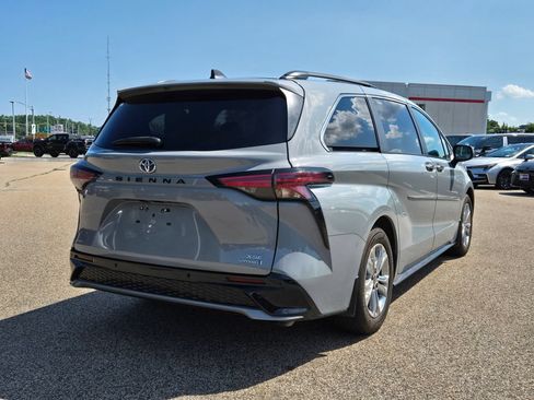 Used 2023 Toyota Sienna XSE w/ XSE Plus Package AWD/4WD image 6