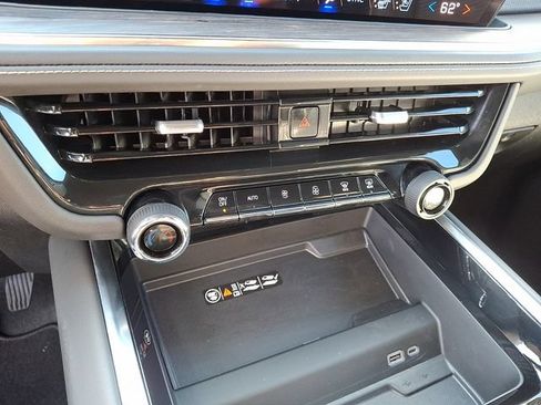 Used 2025 Chevrolet Tahoe Premier AWD/4WD image 12