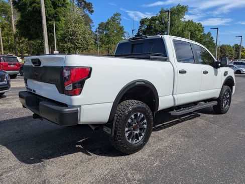 Used 2024 Nissan Titan PRO-4X AWD/4WD image 4