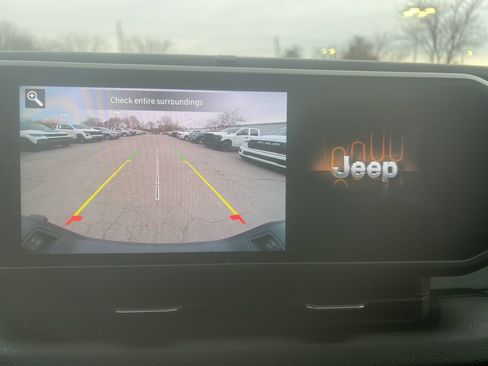 Used 2025 Jeep Gladiator Sport image 28