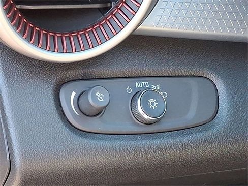 Certified 2024 Chevrolet Trax RS w/ Driver Confidence Package image 31