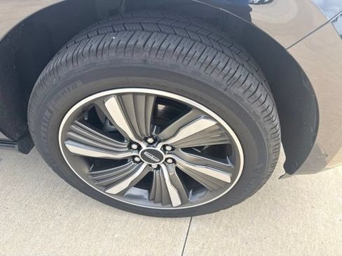 Used 2019 Lincoln Navigator Reserve AWD/4WD image 2