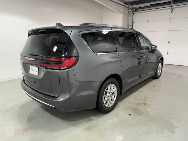 Used 2022 Chrysler Pacifica Touring-L FWD image 7