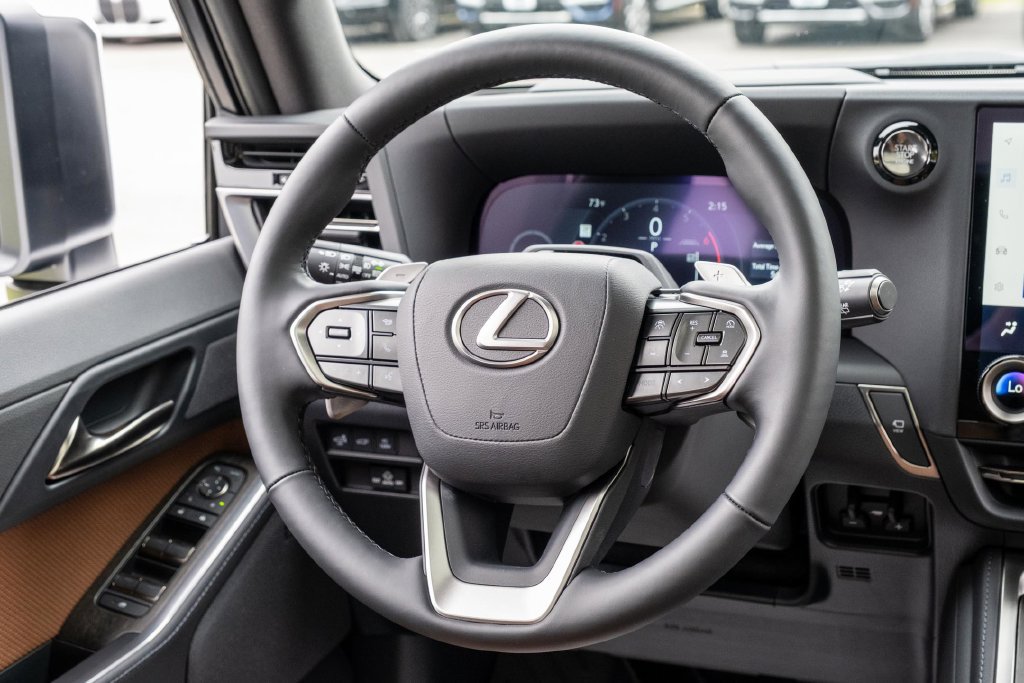 Used 2026 Lexus GX 550 w/ Accessory Package (2T) AWD/4WD image 27