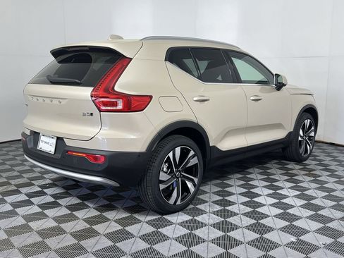 Certified 2025 Volvo XC40 B5 Plus w/ Protection Package Premier image 10