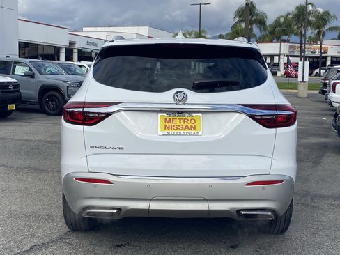 Used 2020 Buick Enclave Essence image 4