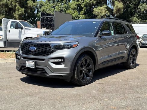 Used 2023 Ford Explorer ST-Line w/ Class IV Trailer Tow Package RWD image 3