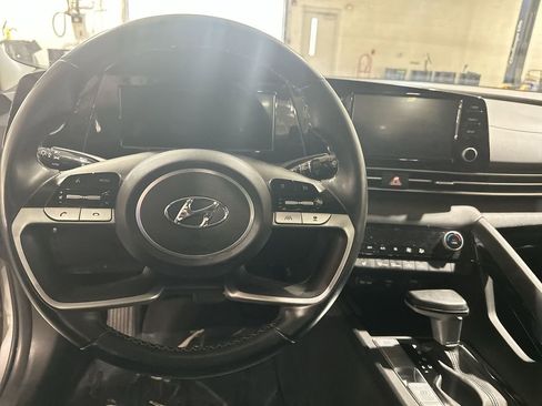 Used 2022 Hyundai Elantra SEL w/ Convenience Package image 11