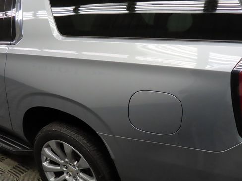 Used 2025 Chevrolet Suburban Premier image 46