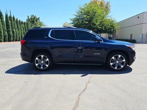Used 2017 GMC Acadia SLT w/ LPO, Cargo Package FWD image 4