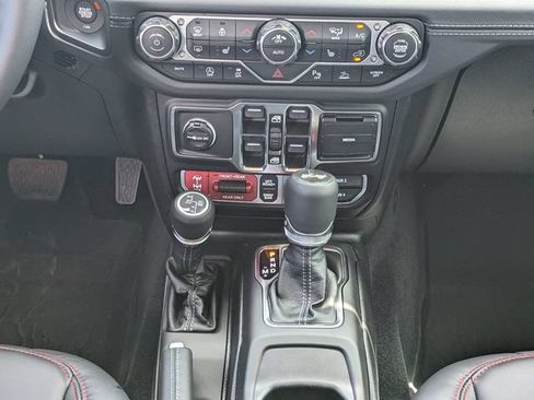 Used 2026 Jeep Wrangler Unlimited Rubicon AWD/4WD image 19