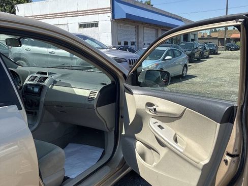 Used 2012 Toyota Corolla LE FWD image 13
