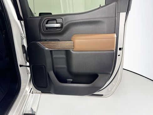 Used 2019 Chevrolet Silverado 1500 High Country w/ Technology Package image 28