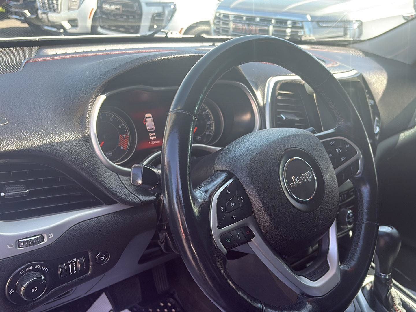 Used 2015 Jeep Cherokee Trailhawk w/ Comfort/Convenience Group AWD/4WD image 14