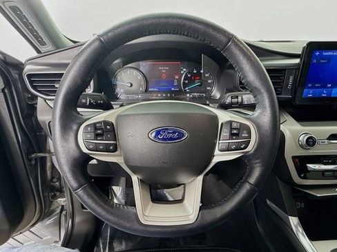Used 2022 Ford Explorer XLT w/ Equipment Group 202A RWD image 11