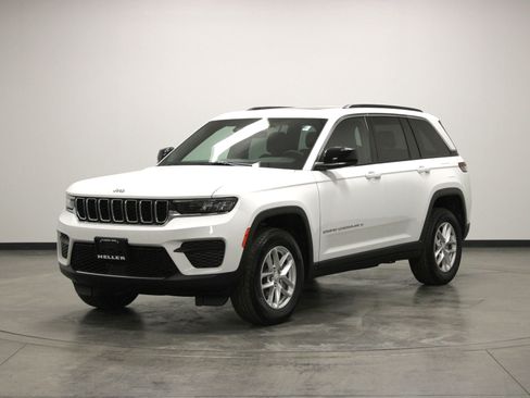 Used 2025 Jeep Grand Cherokee Laredo X w/ Trailer Tow Package AWD/4WD image 4
