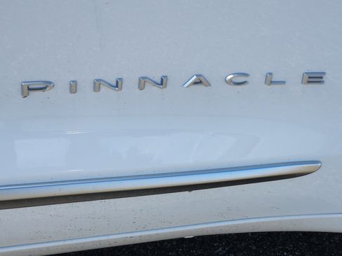 New 2026 Chrysler Pacifica Pinnacle image 12