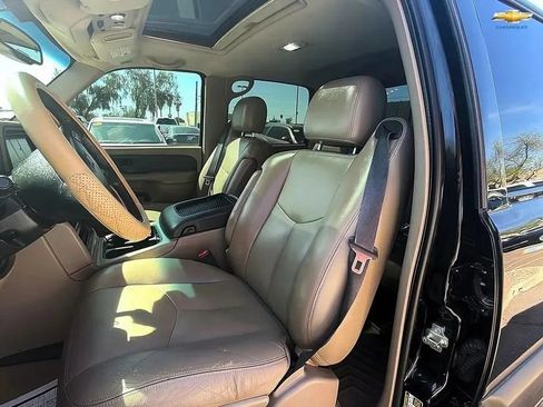 Used 2004 Chevrolet Avalanche 2500 w/ Preferred Equipment Group AWD/4WD image 23