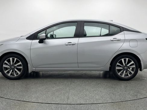 Used 2025 Nissan Versa SV FWD image 5