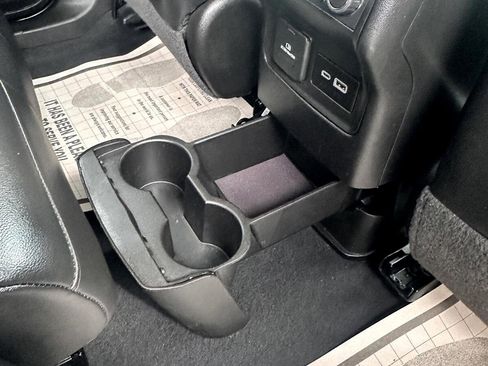 Used 2023 GMC Acadia SLT image 18